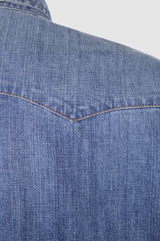 Close-up detail of the Barbanera Carlito cloud blue denim shirt showcasing precise stitching and texture of the fabric.
