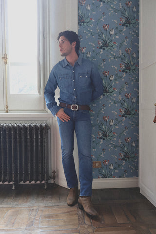 Lifestyle front view of the Barbanera Carlito cloud blue denim shirt worn casually, highlighting its classic fit and light denim texture.