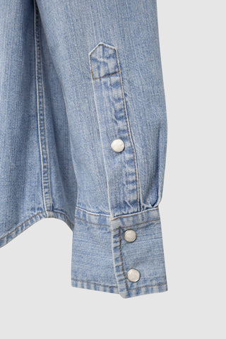 Close-up of the Barbanera Carlito light blue denim shirt cuff detail, highlighting the stitching, button, and denim craftsmanship.