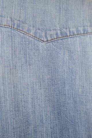 Close-up of the Barbanera Carlito light blue denim shirt showcasing fine stitching details and fabric texture.