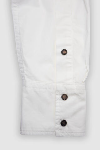 Close-up of the concho button on the cuff of the Barbanera Carlito offwhite western shirt, showing horn detailing and precise stitching.