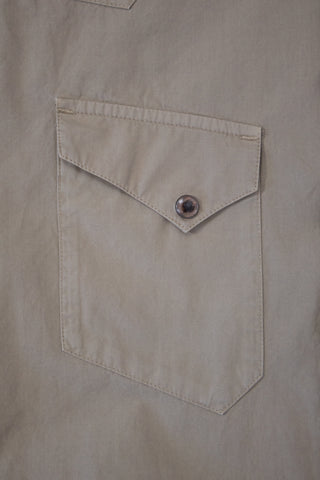 Close-up of the chest pocket on the Barbanera Clint sand western shirt, showing the flap, stitching, and sandy beige fabric texture.