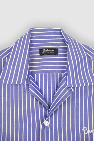 Close-up of the collar on the Barbanera Earl bowling shirt in navy blue with white stripes, highlighting the camp collar design and fabric texture.