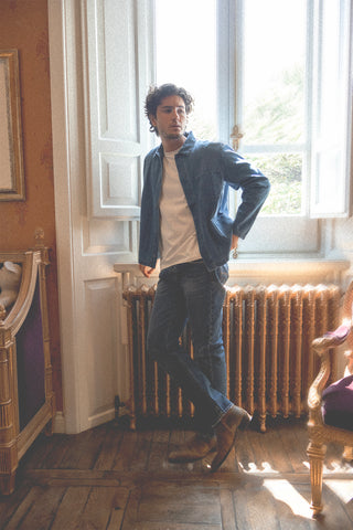 Front lifestyle view of the Barbanera Jericho cloud blue overshirt, showcasing its relaxed fit, chest pockets, and button-down design.