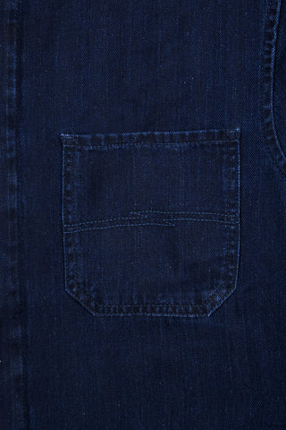 Close-up detail of the pocket on the Barbanera Jericho rinsed blue overshirt, showing the denim texture, stitching, and button hardware.