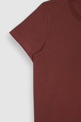 Close-up of the Barbanera Lewis dark red tee fabric, highlighting the fine knit texture and soft, smooth material.