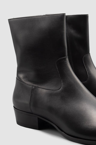 Cash Black Calf Leather Boots